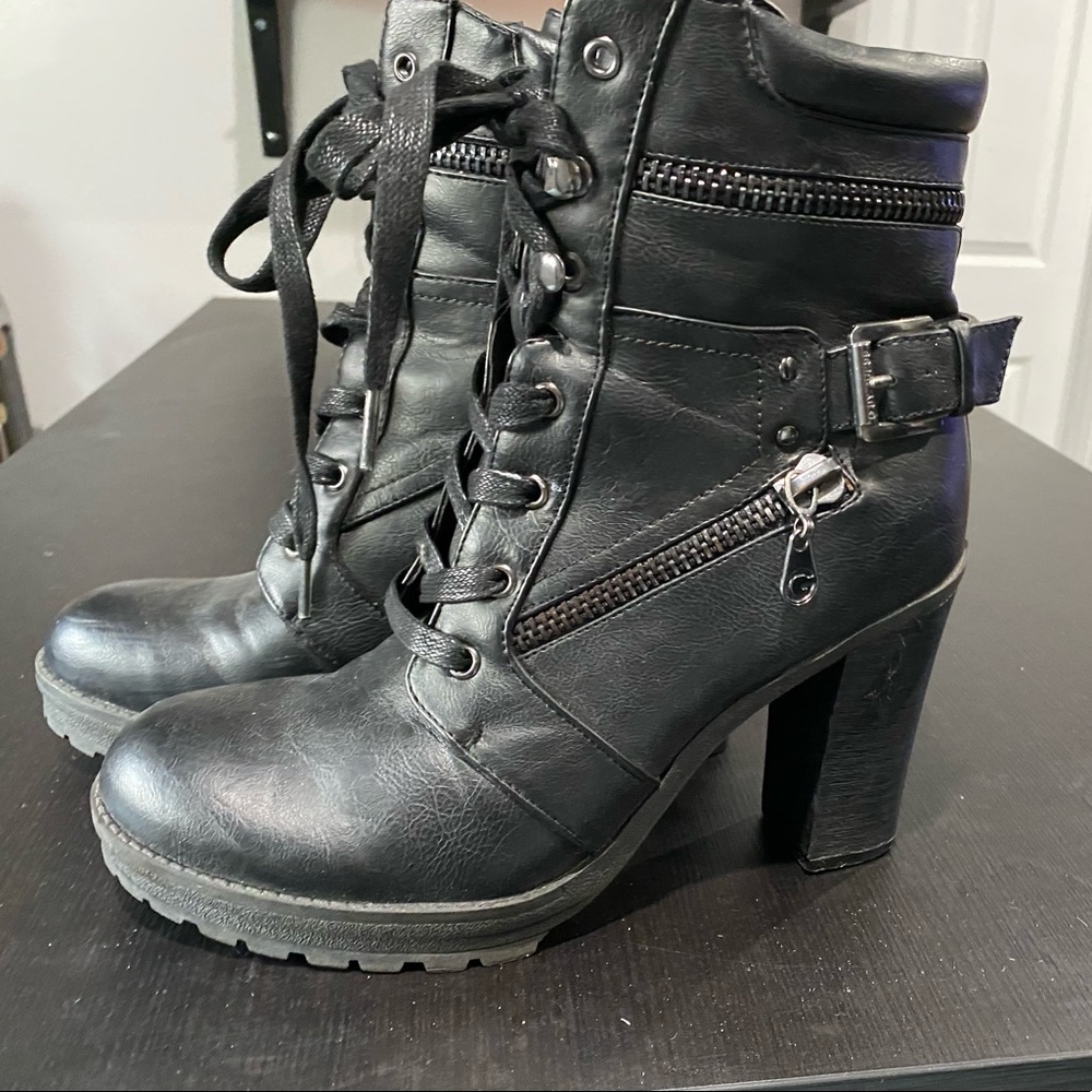 Guess boots